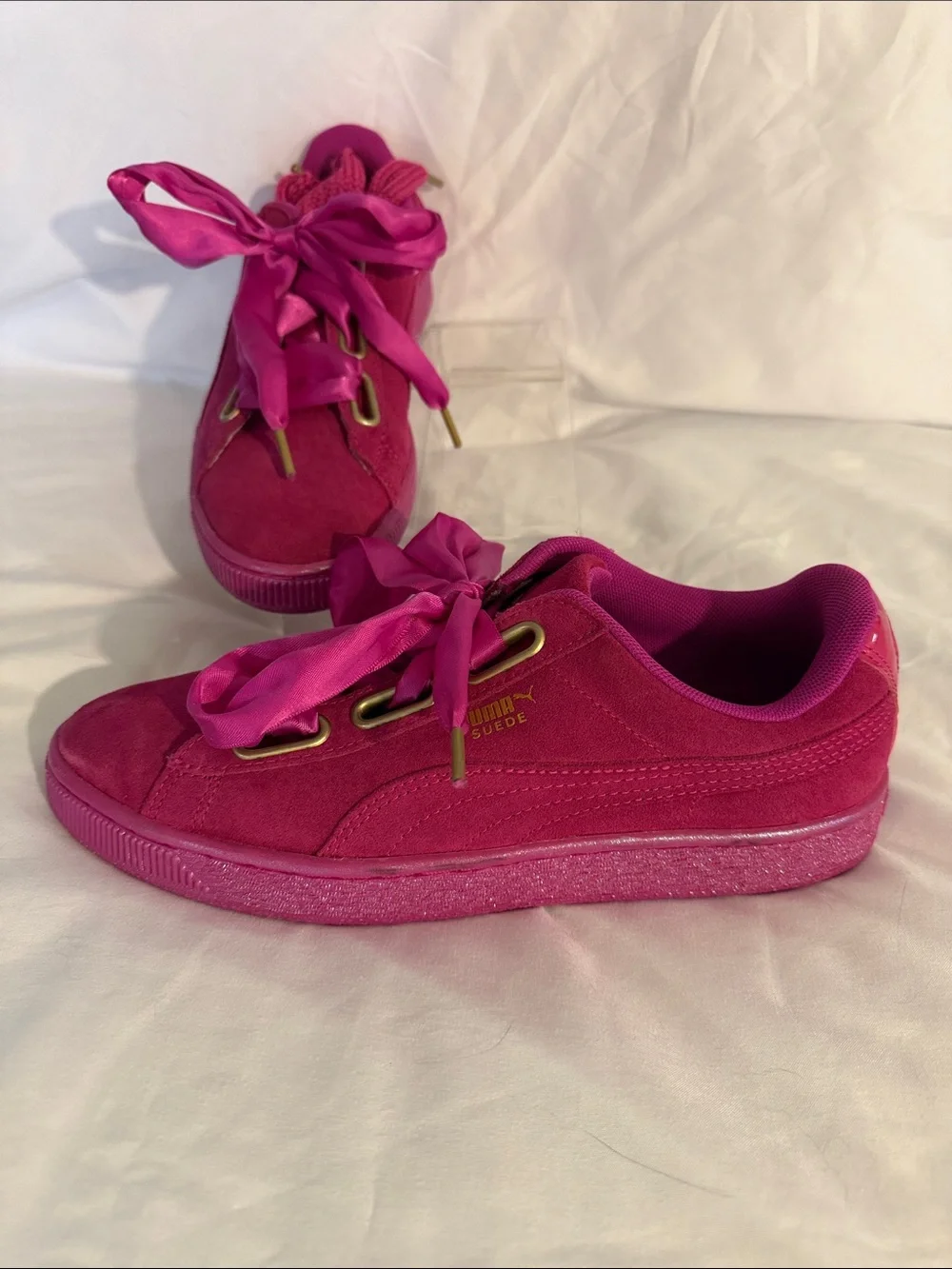 Puma Women’s Suede Heart Sneakers in Bright Pink Size 9